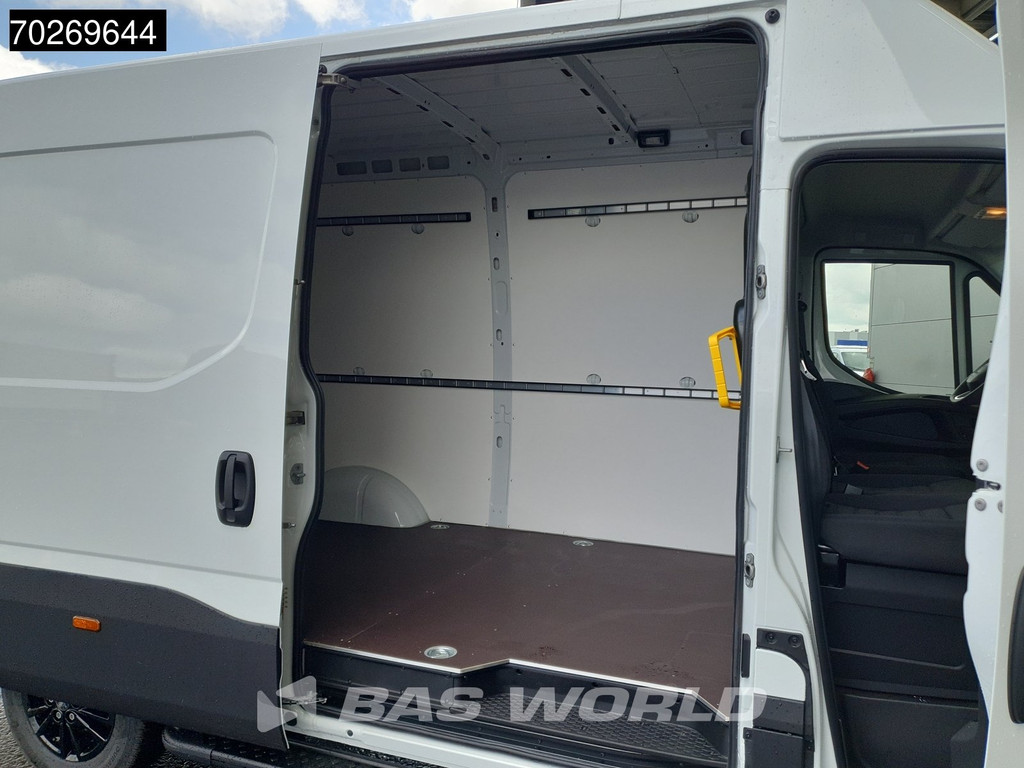 Iveco Daily 35S21 3.0L Automaat Black Edition 2025 model L2H2 Trekhaak Tacho ACC LED CarPlay Velgen Camera 12m3 Airco Trekhaak 7