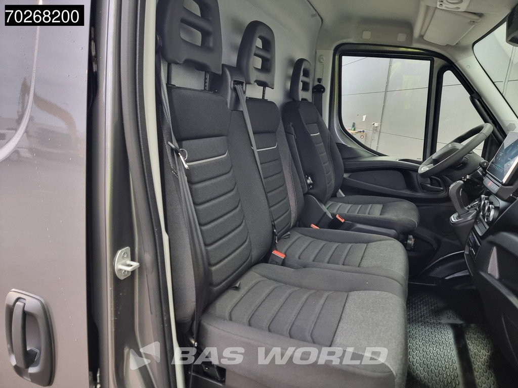 Iveco Daily 35S21 Automaat 2025model Black Edition L2H2 Trekhaak ACC LED CarPlay Camera 12m3 Airco Trekhaak 16