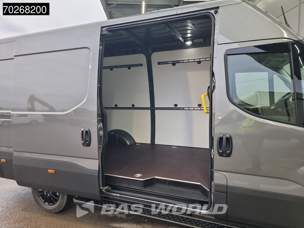 Iveco Daily 35S21 Automaat 2025model Black Edition L2H2 Trekhaak ACC LED CarPlay Camera 12m3 Airco Trekhaak 7