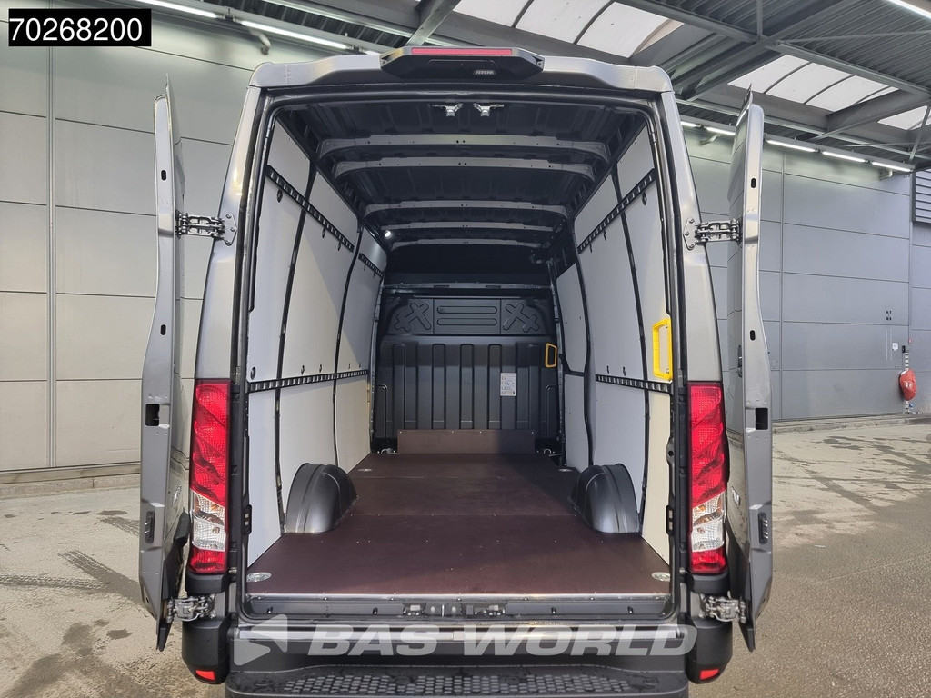 Iveco Daily 35S21 Automaat 2025model Black Edition L2H2 Trekhaak ACC LED CarPlay Camera 12m3 Airco Trekhaak 8