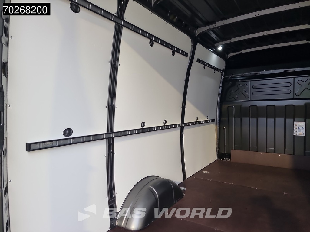 Iveco Daily 35S21 Automaat 2025model Black Edition L2H2 Trekhaak ACC LED CarPlay Camera 12m3 Airco Trekhaak 9