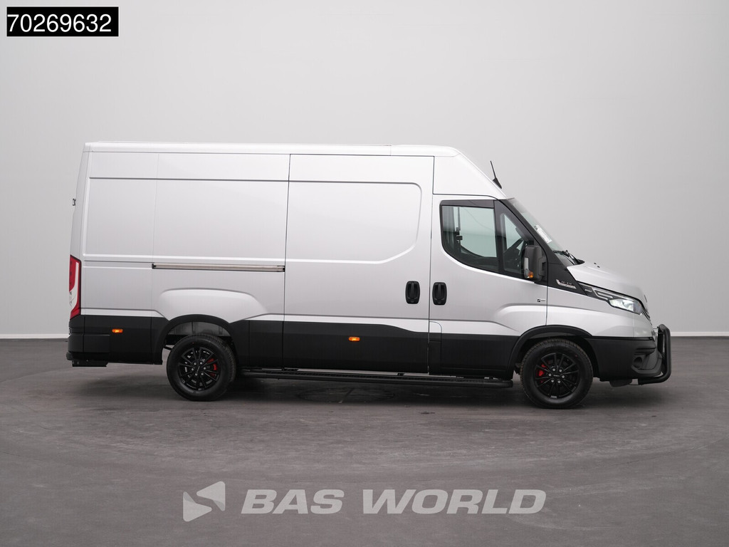 Iveco Daily 35S21 BPM VRIJ! 210PK 3.0L Automaat 2025 Black Edition model L2H2 ACC LED Tacho CarPlay Velgen Camera 12m3 Airco Trekhaak 15