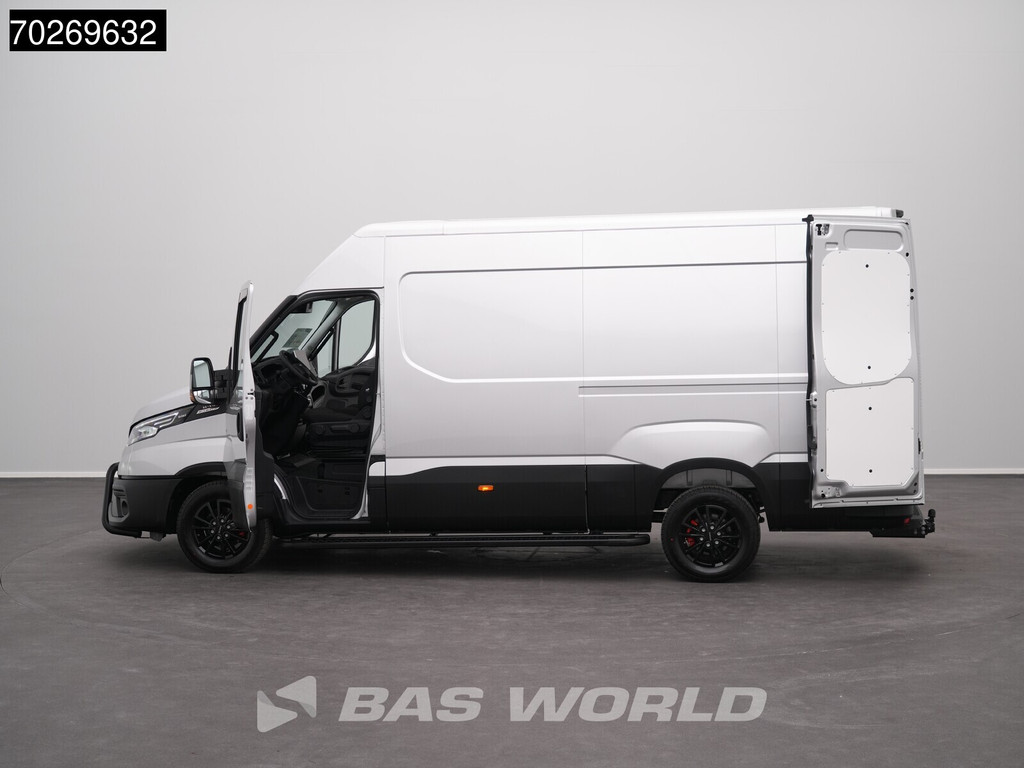 Iveco Daily 35S21 BPM VRIJ! 210PK 3.0L Automaat 2025 Black Edition model L2H2 ACC LED Tacho CarPlay Velgen Camera 12m3 Airco Trekhaak 16