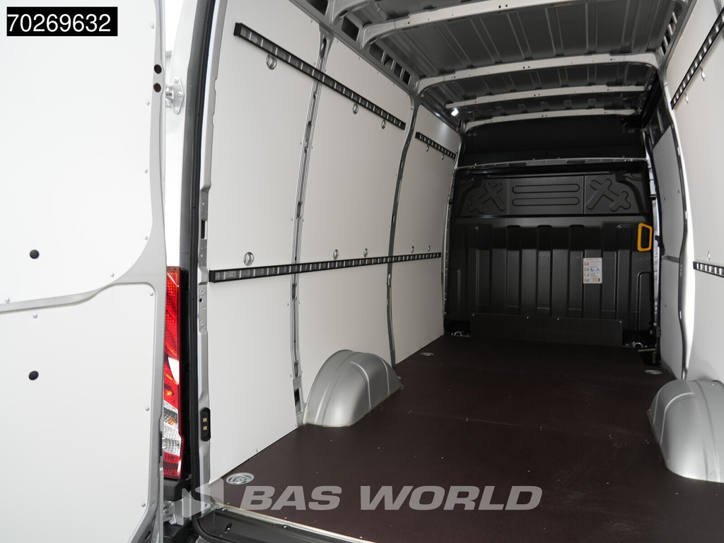 Iveco Daily 35S21 BPM VRIJ! 210PK 3.0L Automaat 2025 Black Edition model L2H2 ACC LED Tacho CarPlay Velgen Camera 12m3 Airco Trekhaak 7