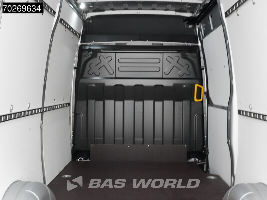 Iveco Daily 35S21 BPM VRIJ! 3.0L Automaat 210PK 3,5t Trekhaak ACC LED Camera Parkeersensoren Tacho Euro6 L2 12m3 Airco Trekhaak 12