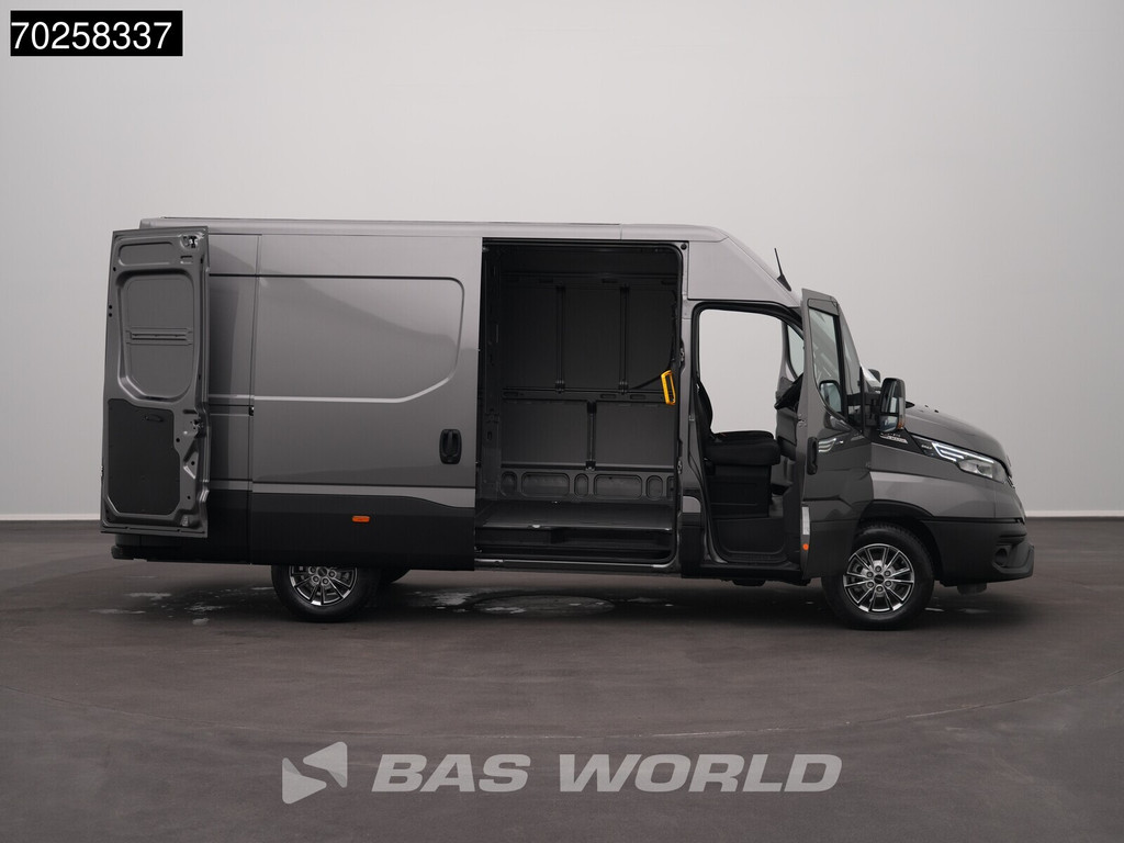 Iveco Daily 35S21 BPM VRIJ! 3.0L Automaat 210PK L2H2 2025-Model 3,5t Trekvermogen ACC LED CarPlay Camera Parkeersensoren Velgen Euro6 L2 12m3 Airco 10