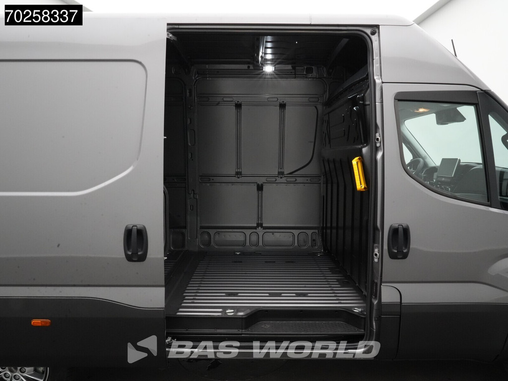 Iveco Daily 35S21 BPM VRIJ! 3.0L Automaat 210PK L2H2 2025-Model 3,5t Trekvermogen ACC LED CarPlay Camera Parkeersensoren Velgen Euro6 L2 12m3 Airco 11