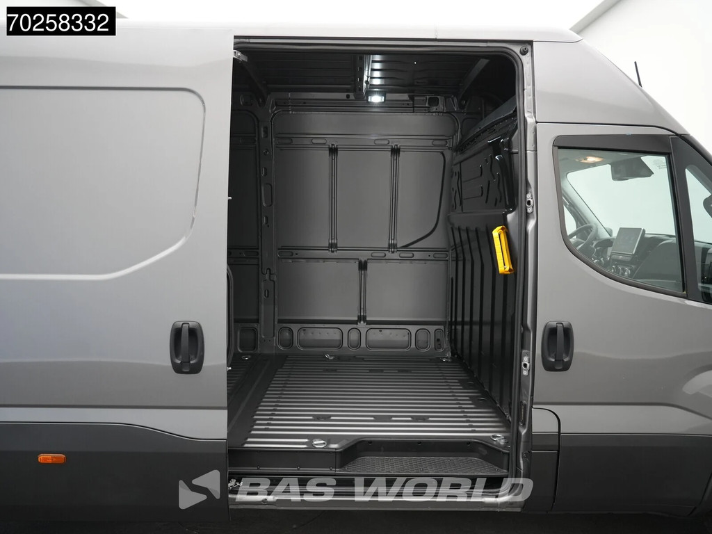 Iveco Daily 35S21 BPM VRIJ! 3.0L Automaat 210PK L3H2 2025-Model 3,5t Trekvermogen ACC LED CarPlay Camera Parkeersensoren Velgen 16m3 Euro6 L4H2 16m3 Airco 10