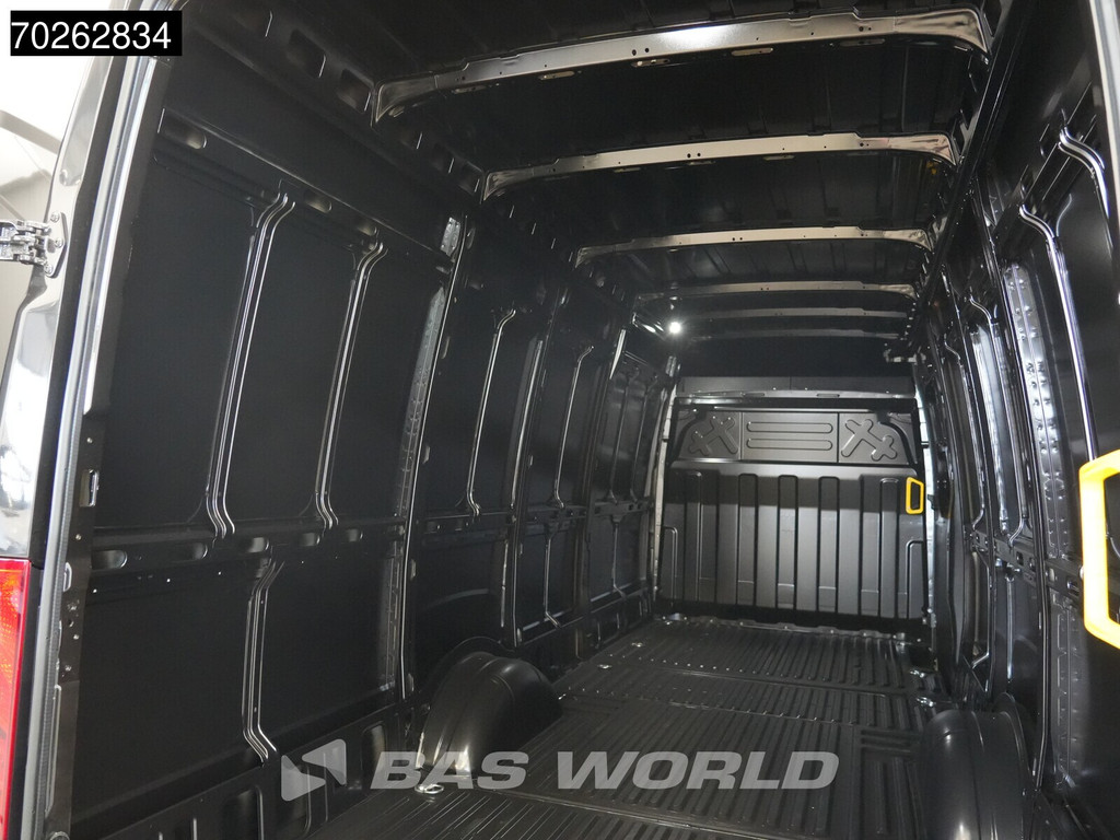 Iveco Daily 35S21 BPM VRIJ! 3.0L Automaat 210PK L3H2 2025-Model 3,5t Trekvermogen ACC LED CarPlay Camera Parkeersensoren Velgen 16m3 Euro6 L4H2 16m3 Airco 12