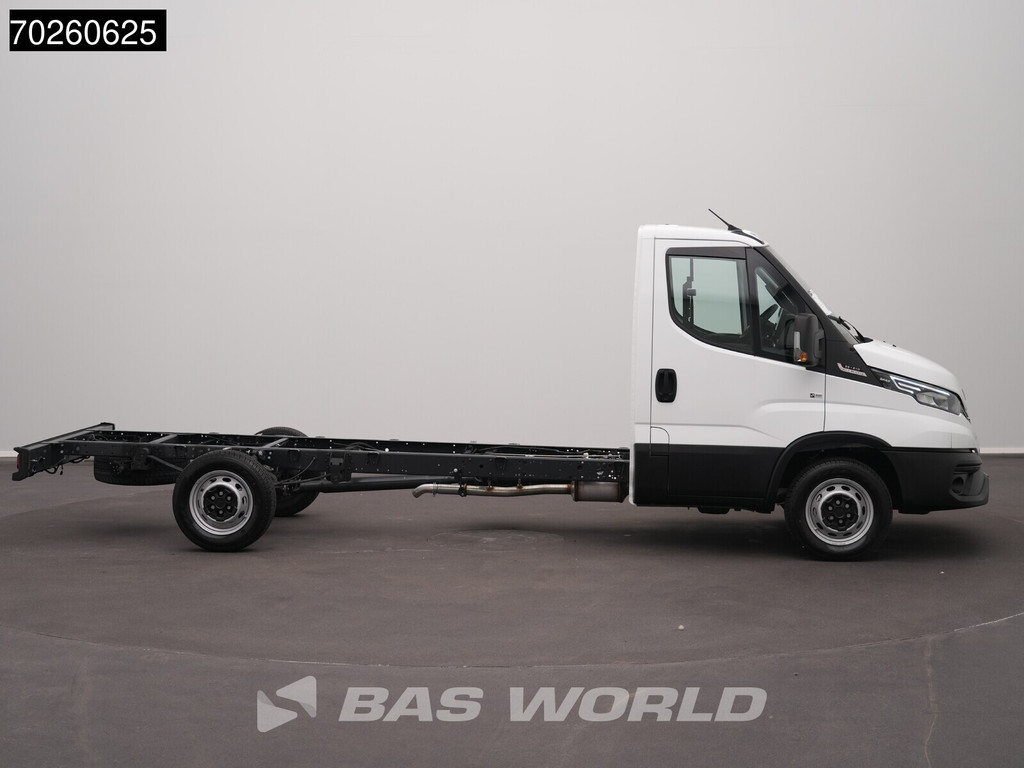 Iveco Daily 35S21 BPM VRIJ! 3.0L Automaat BPM VRIJ Chassis Cabine 410WB 2025 model LED CarPlay ACC Airco Fahrgestell Airco 8