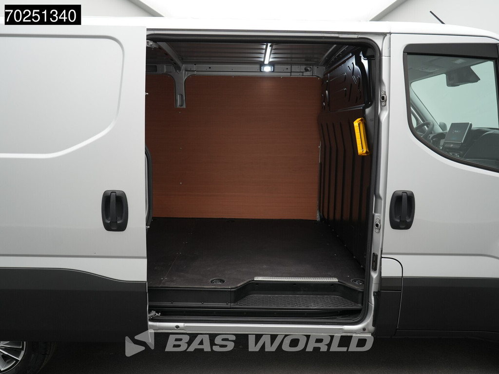 Iveco Daily 35S21 BPM VRIJ! 3.0L Automaat L2H1 210PK Laag Dak 2025-Model 3,5t Trekhaak ACC Navi LED Camera Parkeersensoren Euro6 L2 8m3 Airco Trekhaak 10