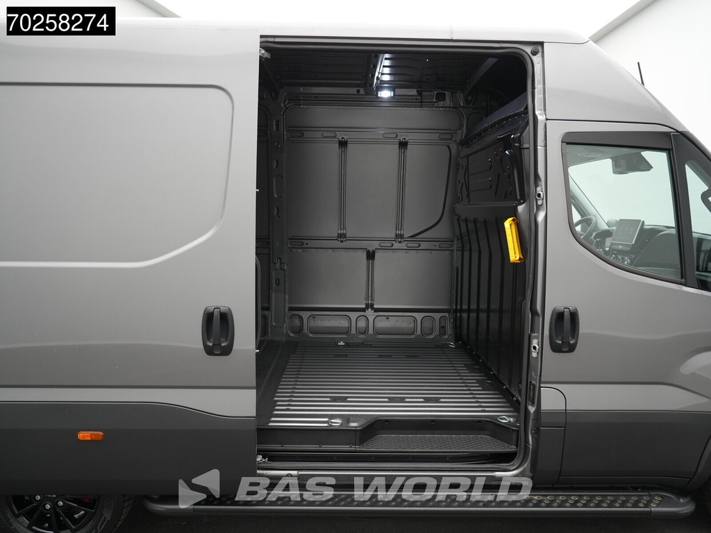 Iveco Daily 35S21 BPM VRIJ! 3.0L Black Edition Automaat 210PK L2H2 2025-Model 3,5t Trekvermogen ACC LED CarPlay Camera Parkeersensoren Euro6 L2 12m3 Airco 10