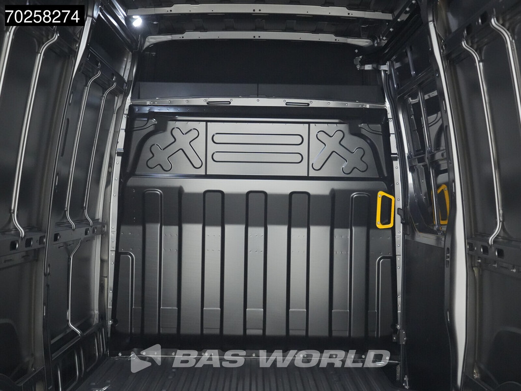 Iveco Daily 35S21 BPM VRIJ! 3.0L Black Edition Automaat 210PK L2H2 2025-Model 3,5t Trekvermogen ACC LED CarPlay Camera Parkeersensoren Euro6 L2 12m3 Airco 12