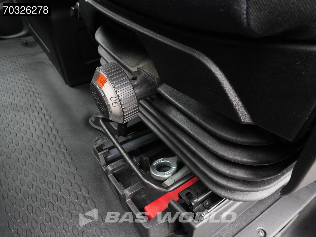 Iveco Daily 40C15 3.0L 1000KG XL Laadklep Dubbellucht 150PK Bakwagen Airco Cruise Lat om Lat Euro6 APK 05-2027 Meubelbak Koffer Airco Cruise control 16