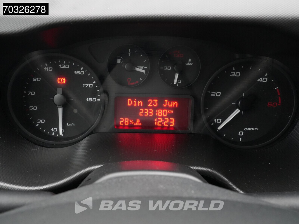 Iveco Daily 40C15 3.0L 1000KG XL Laadklep Dubbellucht 150PK Bakwagen Airco Cruise Lat om Lat Euro6 APK 05-2027 Meubelbak Koffer Airco Cruise control 21