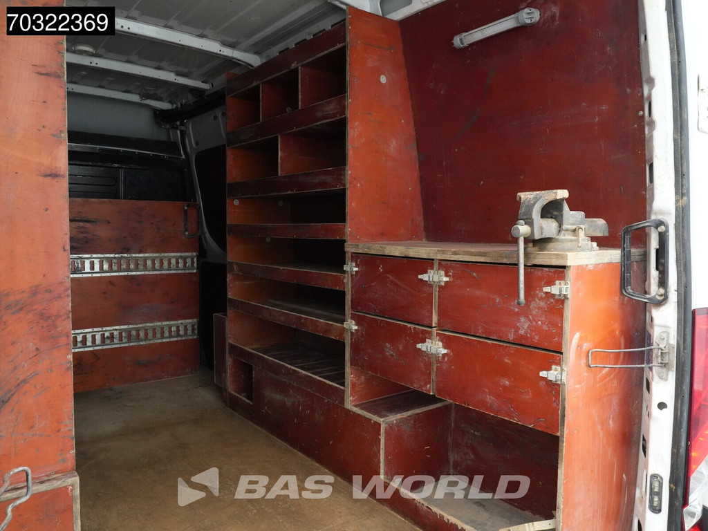 Iveco Daily 50C18 3.0L Automaat Dubbellucht L2H2 3,5t Trekhaak Airco Cruise Camera Werkplaatsinrichting Euro6 L2 Airco Trekhaak Cruise control 12