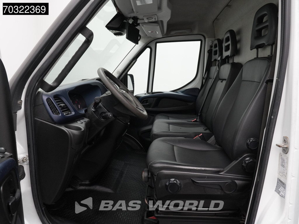 Iveco Daily 50C18 3.0L Automaat Dubbellucht L2H2 3,5t Trekhaak Airco Cruise Camera Werkplaatsinrichting Euro6 L2 Airco Trekhaak Cruise control 15