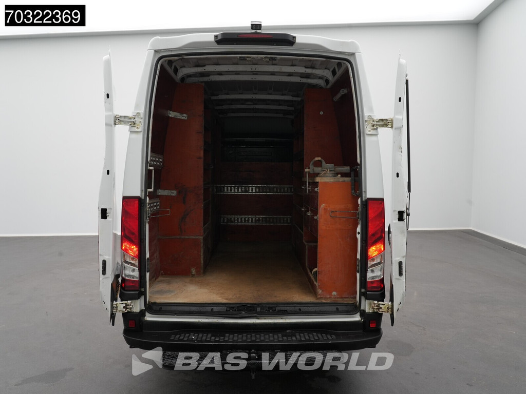 Iveco Daily 50C18 3.0L Automaat Dubbellucht L2H2 3,5t Trekhaak Airco Cruise Camera Werkplaatsinrichting Euro6 L2 Airco Trekhaak Cruise control 8