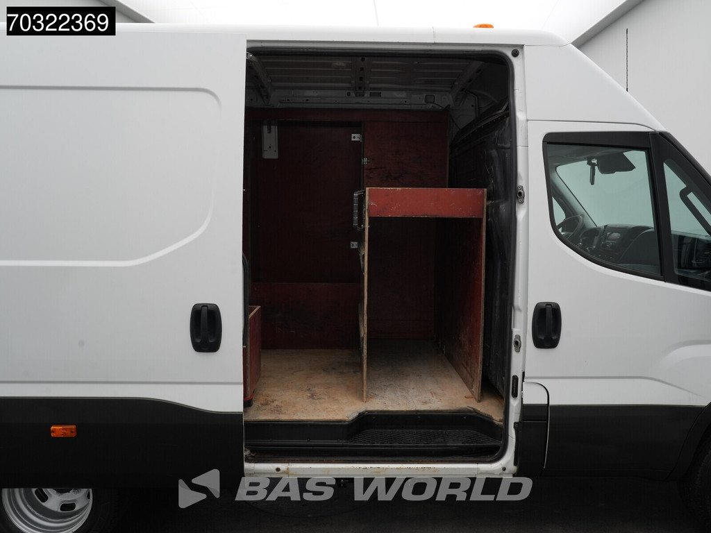 Iveco Daily 50C18 3.0L Automaat Dubbellucht L2H2 3,5t Trekhaak Airco Cruise Camera Werkplaatsinrichting Euro6 L2 Airco Trekhaak Cruise control 9