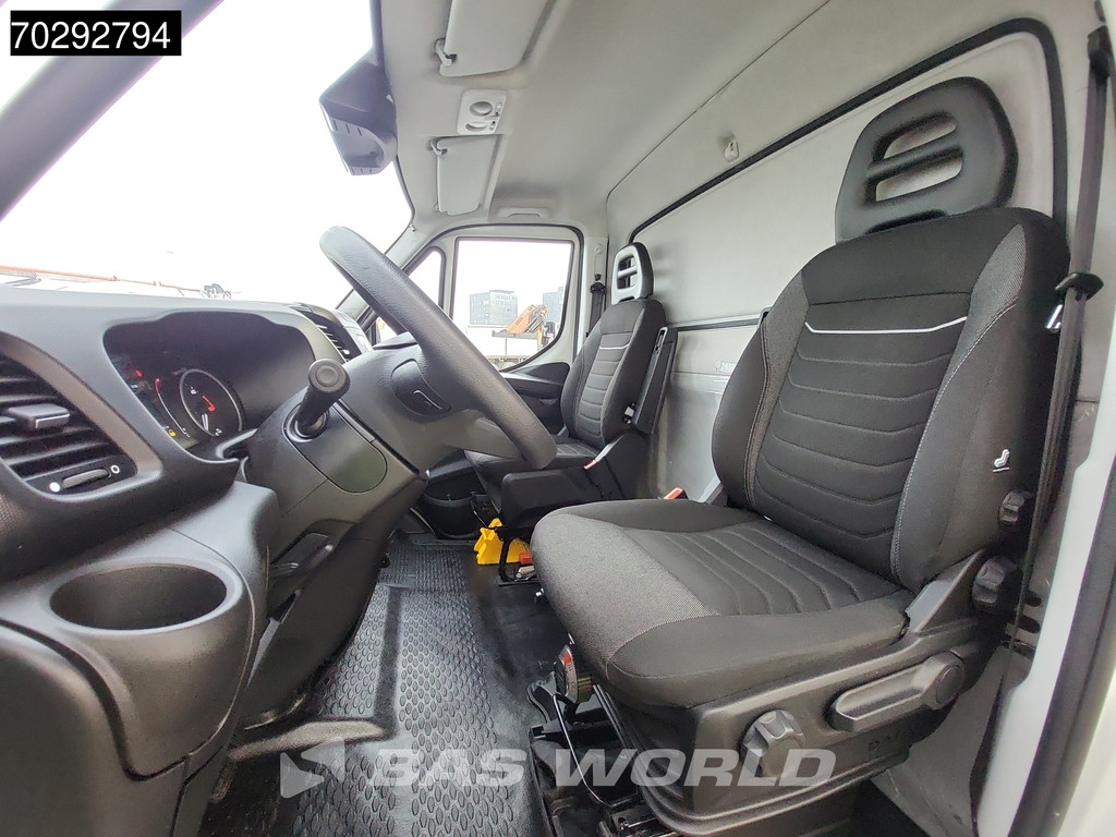 Iveco Daily 60C18 3.0L Automaat Laadklep 180PK Schuifzeilen Zeilen Airco Cruise DHollandia Euro6 Schuifzeil Koffer Gesloten laadbak Airco Cruise control 12