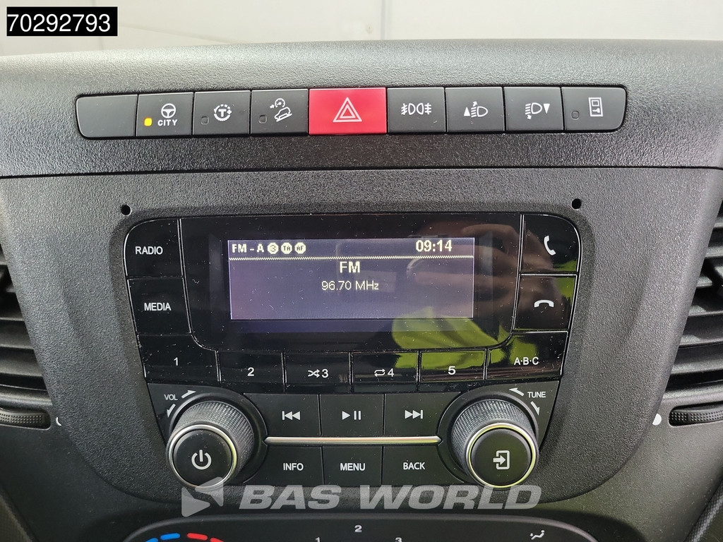 Iveco Daily 60C18 3.0L Automaat Laadklep 180PK Schuifzeilen Zeilen Airco Cruise DHollandia Euro6 Schuifzeil Koffer Gesloten laadbak Airco Cruise control 13