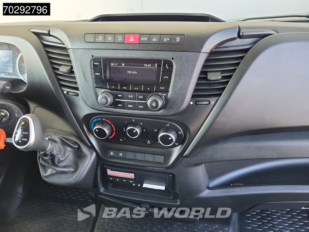 Iveco Daily 60C18 3.0L Automaat Laadklep Schuifzeilen Zeilen Airco Cruise DHollandia Euro6 Schuifzeil Koffer Gesloten laadbak Airco Cruise control 12