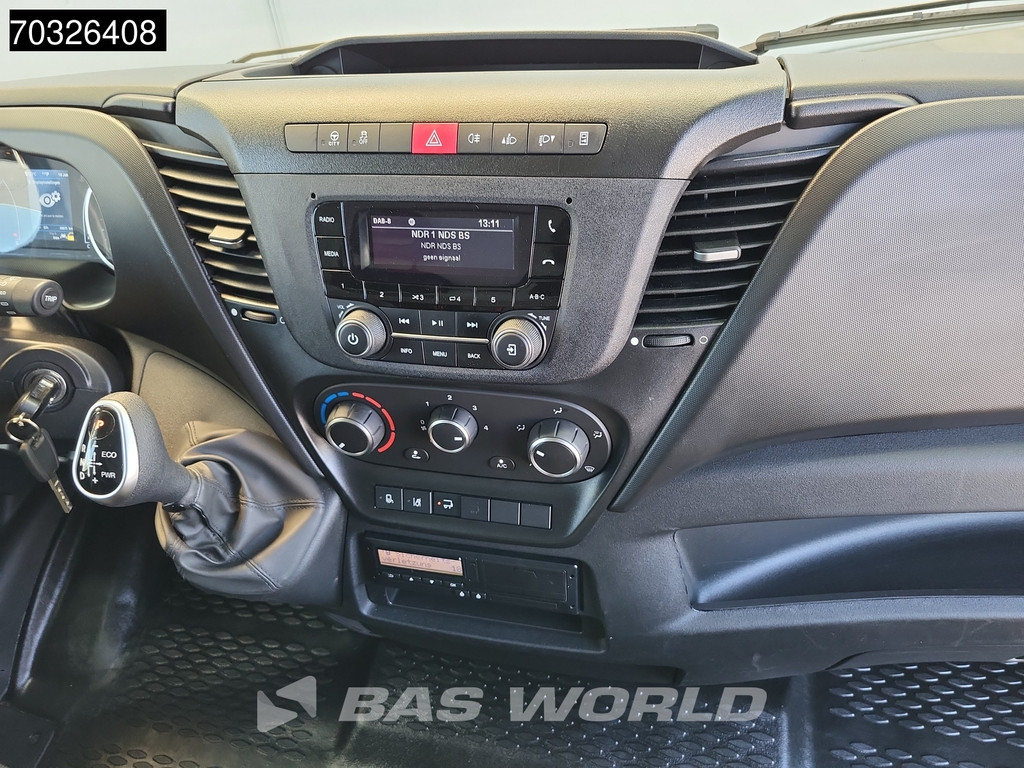 Iveco Daily 70C18 3.0L Automaat 1000KG Laadklep Luchtvering 180PK Dubbellucht Bakwagen Airco Cruise DHollandia Euro6 Meubelbak Koffer 7tons Airco Cruise control 18