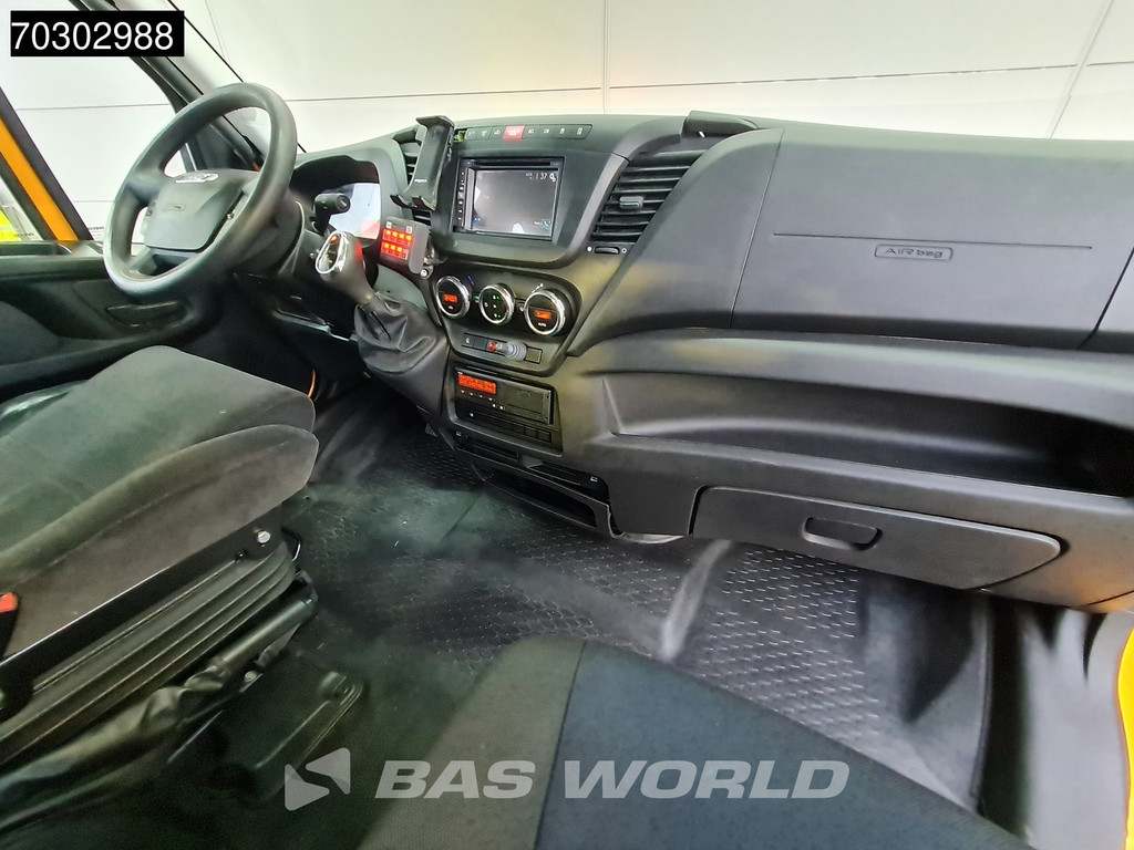 Iveco Daily 70C18 3.0L Automaat 452cmOpen Laadbak Dubbel Cabine Dubbellucht 3,5t Trekhaak Navi Airco Cruise Camera Zwaailamp Euro6 Pritsche Pickup Open Box Airco Trekhaak Cruise control 9