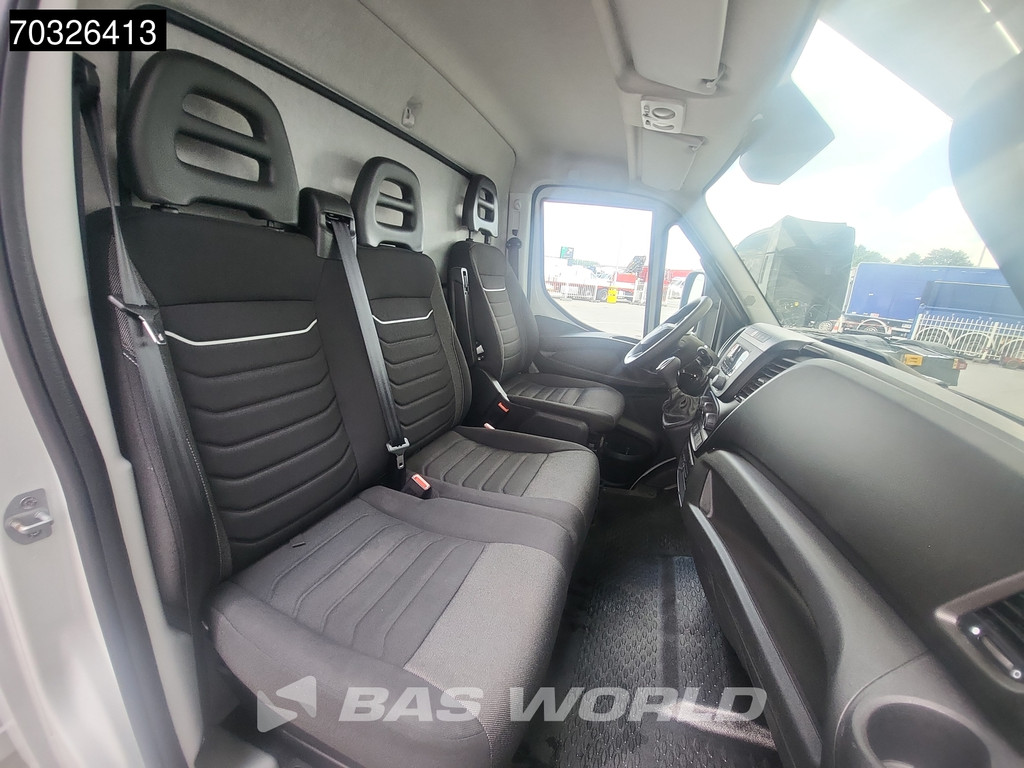 Iveco Daily 70C18 3.0L Automaat Bakwagen 1000KG Laadklep Luchtvering 180PK Dubbellucht Airco Cruise DHollandia Euro6 Meubelbak Koffer Airco Cruise control 15