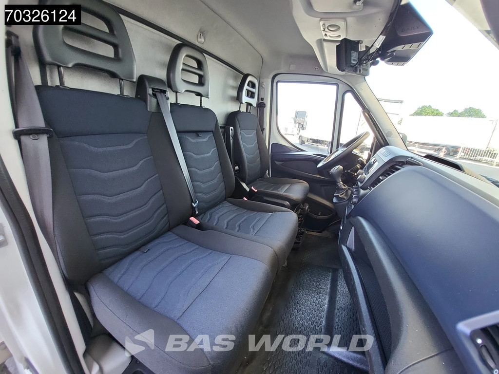 Iveco Daily 72C18 3.0L Automaat 1000KG Laadklep Zijdeur Dubbellucht 180PK Bakwagen Airco Cruise Camera DHollandia Euro6 Meubelbak Koffer Airco Cruise control 16