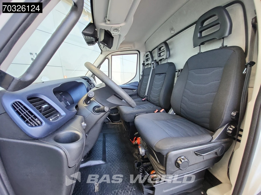 Iveco Daily 72C18 3.0L Automaat 1000KG Laadklep Zijdeur Dubbellucht 180PK Bakwagen Airco Cruise Camera DHollandia Euro6 Meubelbak Koffer Airco Cruise control 17