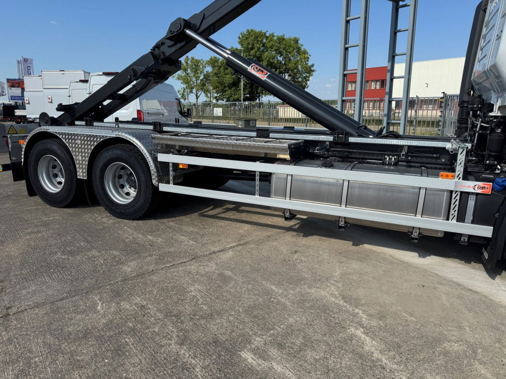 Iveco X-WAY 570 6x2 haakarmsysteem 30 ton 11