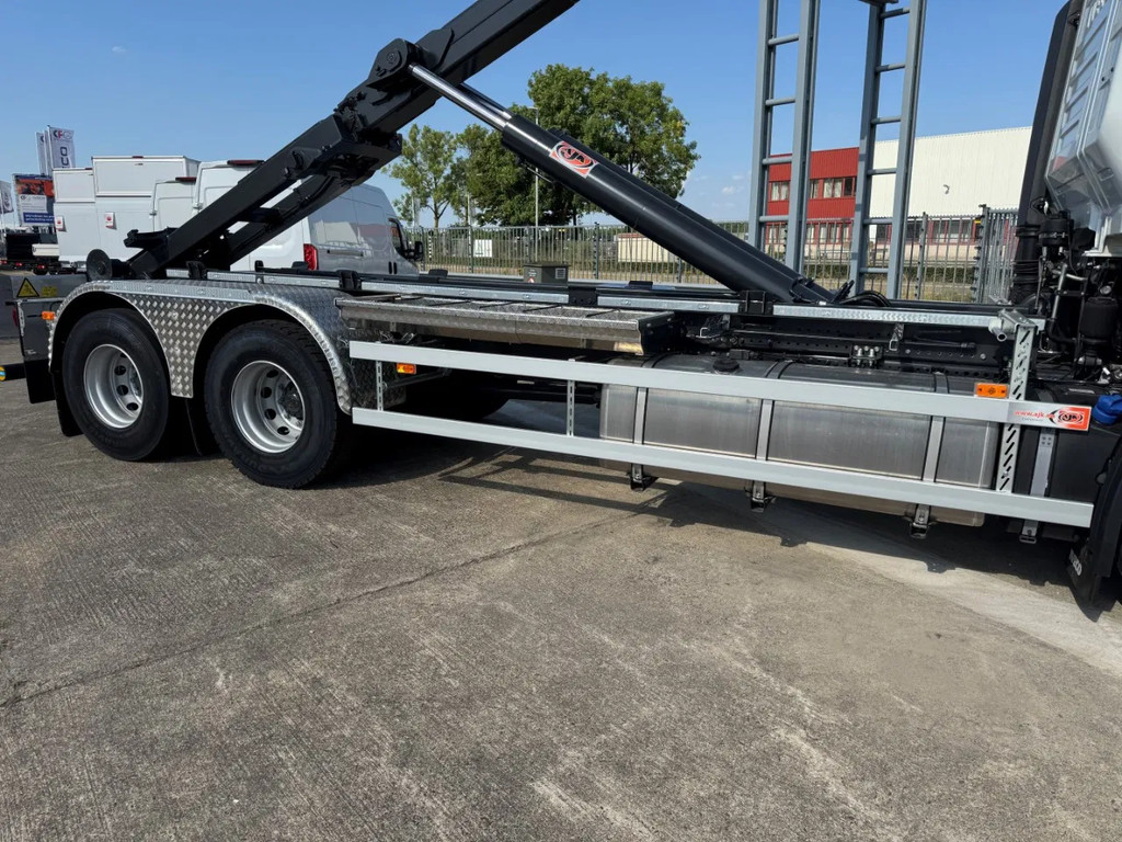 Iveco X-WAY 570 6x2 hooklift 30 ton 10