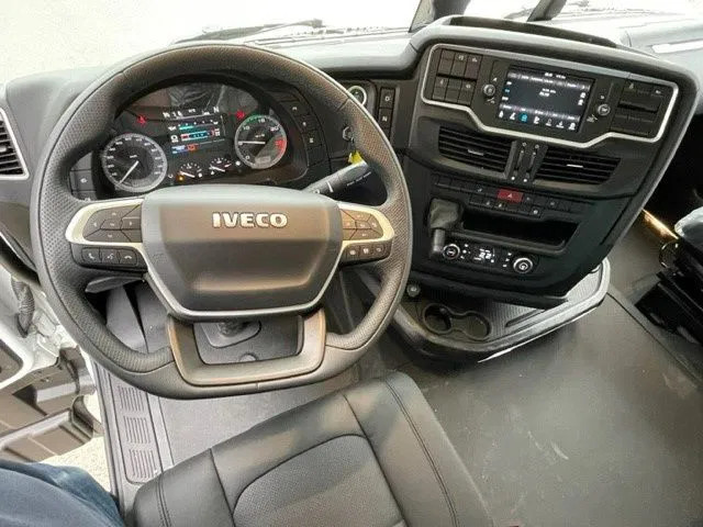 Iveco X-WAY 570 6x2 hooklift 30 ton 14