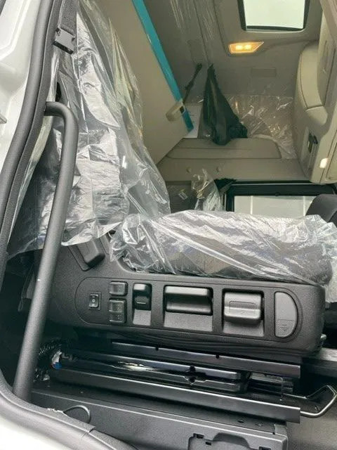 Iveco X-WAY 570 6x2 hooklift 30 ton 16