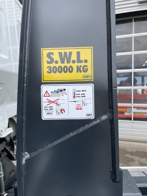 Iveco X-WAY 570 6x2 hooklift 30 ton 19