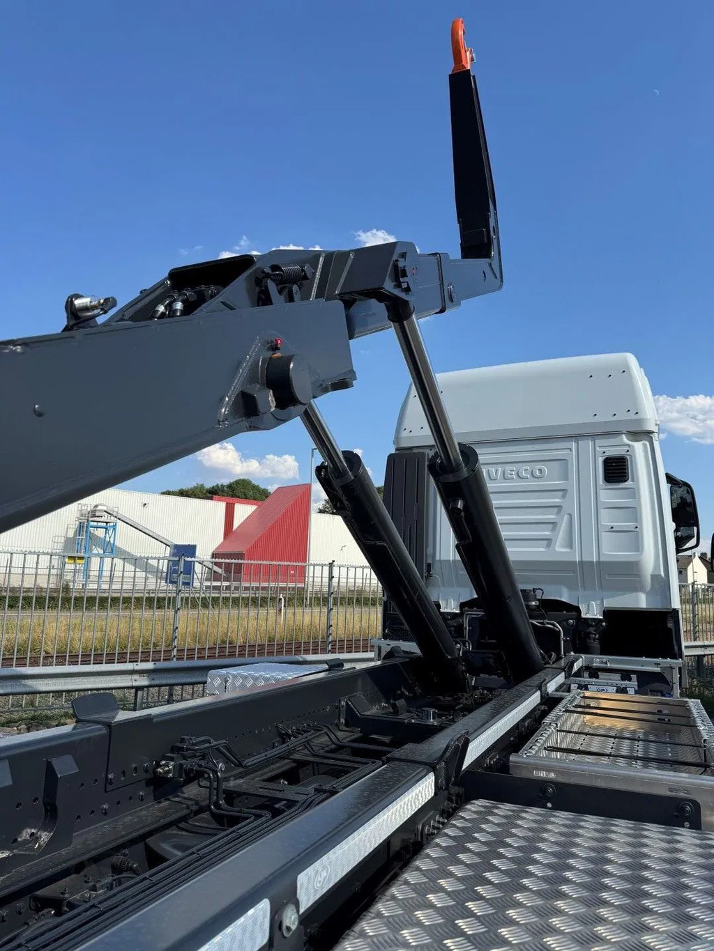 Iveco X-WAY 570 6x2 hooklift 30 ton 9