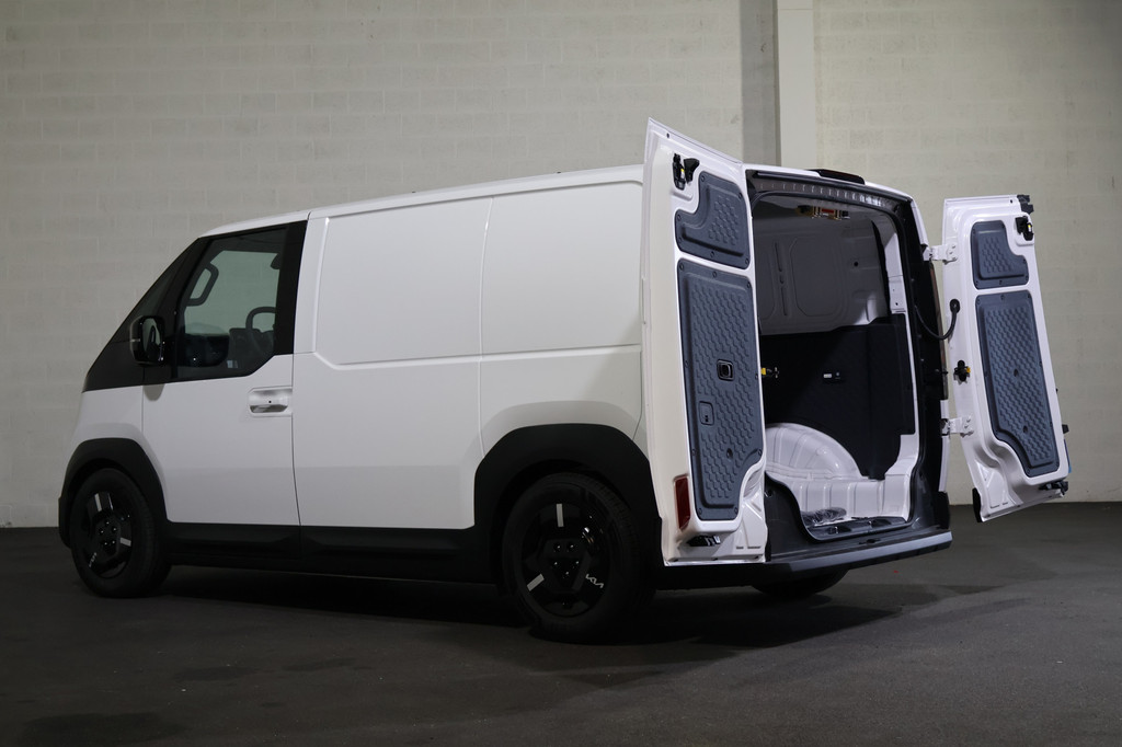 Kia PV5 L2 Longe Range 71.2 KWh Plus 416km WLTP Sidesteps 12