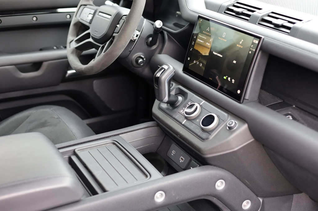Landrover Defender 110 V8 P525 | Comm.| BTW | 7