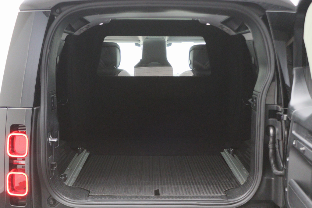 Landrover Defender 2.0 D240 110 HSE Leer, 360° Camera, Panoramadak, Luchtvering, Meridian Audio, Trekhaak 12