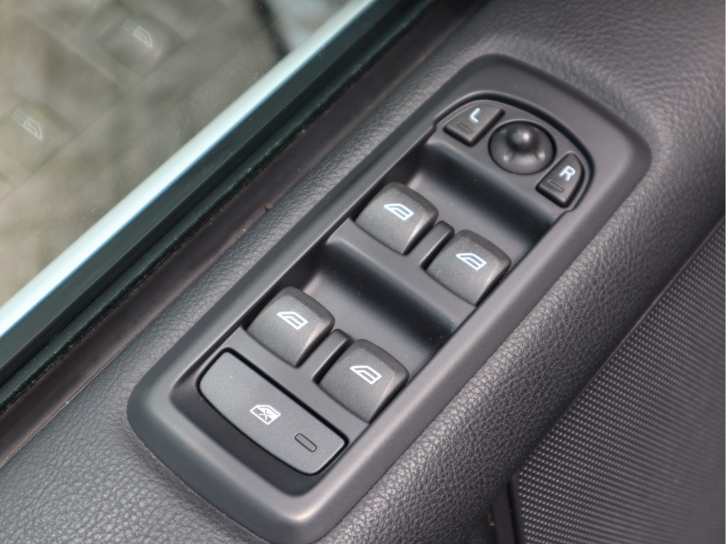 Landrover Discovery 3.0 TD V6 Euro 6 - Grijs Kenteken - Cruise Controle - 3,5t KG Trekhaak 18