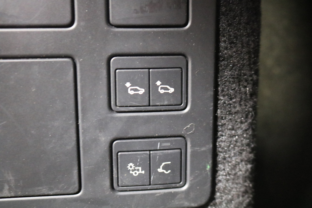 Landrover Discovery 3.0 Td6 HSE Black Line Grijs Kenteken BPM vrij 16