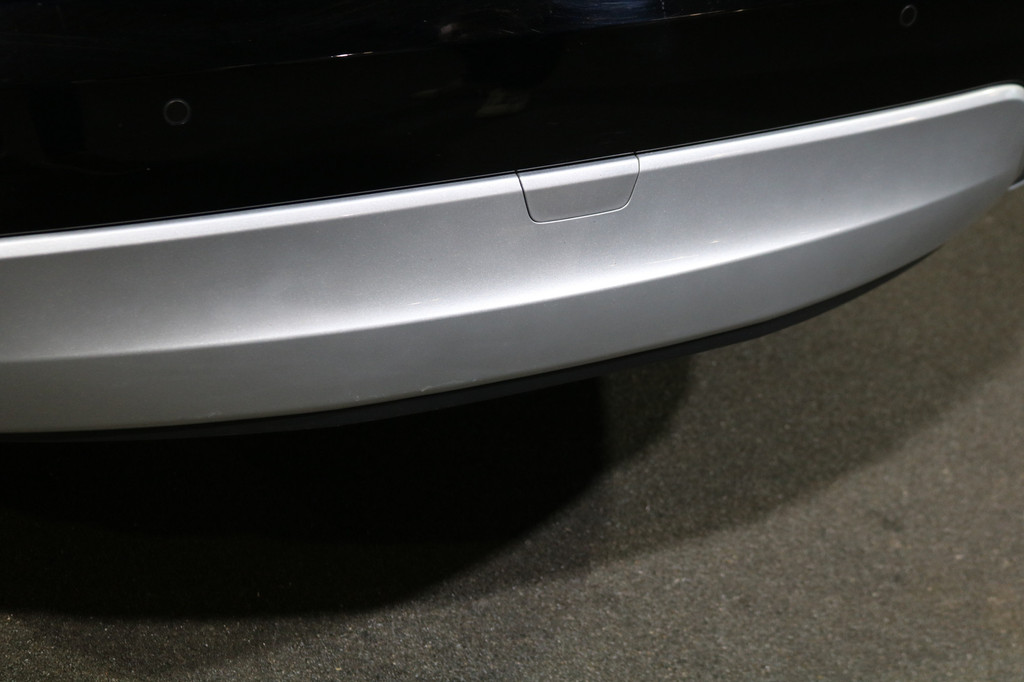 Landrover Discovery 3.0 Td6 HSE Black Line Grijs Kenteken BPM vrij 19