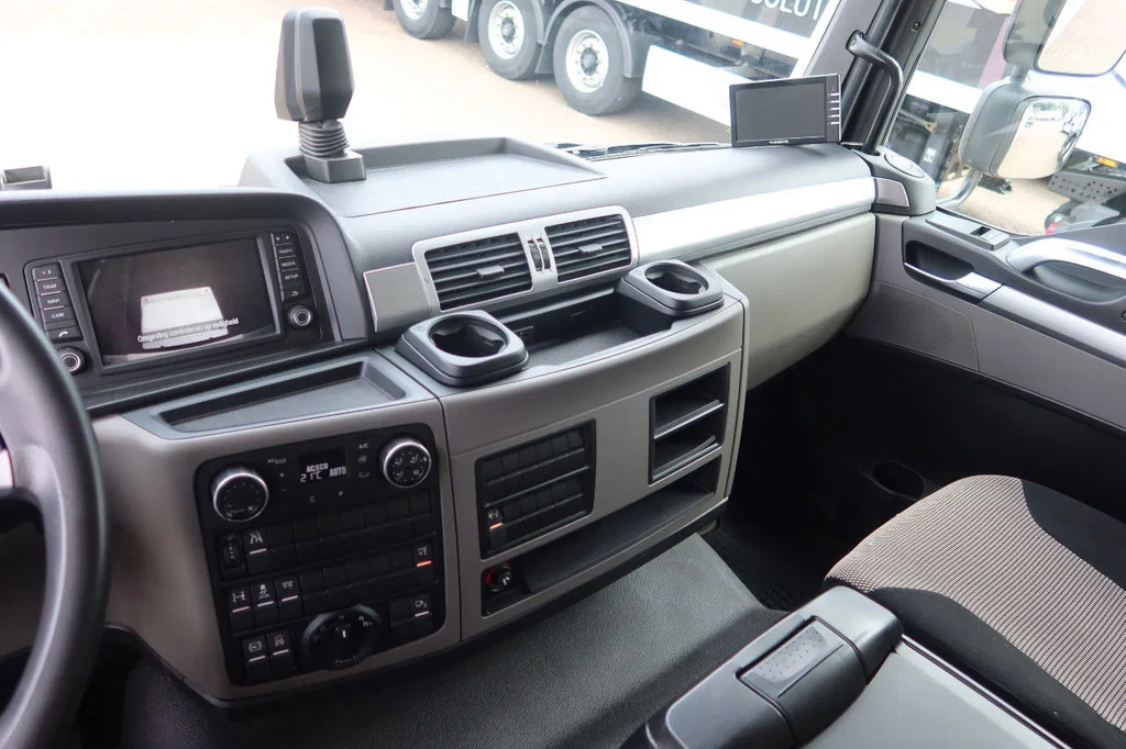 MAN 26.320 TGM Bak+Klep stuur lift as Bar klep 2.000 kg 12