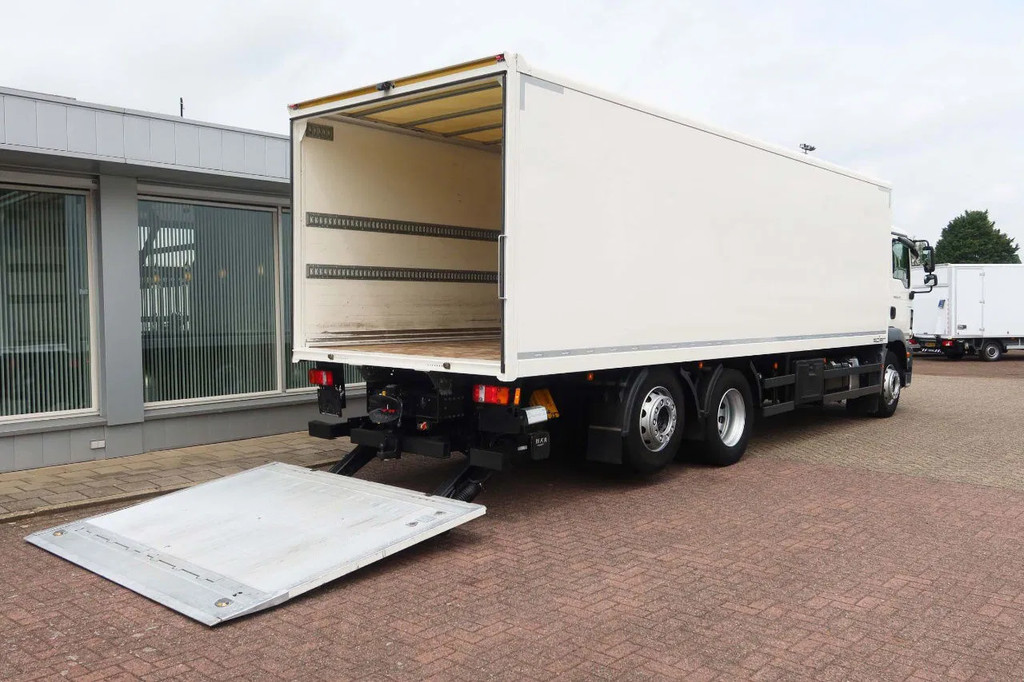 MAN 26.320 TGM Bak+Klep stuur lift as Bar klep 2.000 kg 15