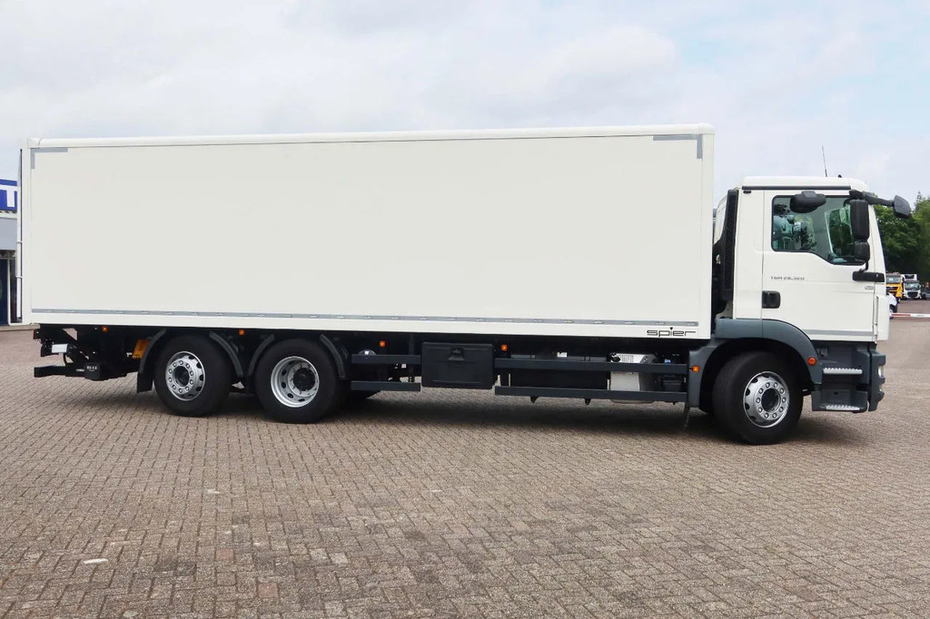 MAN 26.320 TGM Bak+Klep stuur lift as Bar klep 2.000 kg 18