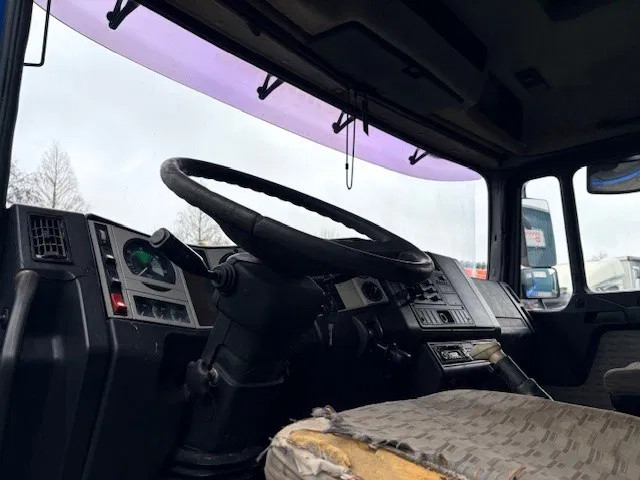 MAN 26.403 DFS 6x4 TRACTOR UNIT (EURO 2 / MANUAL GEARBOX / REDUCTION AXLES / HYDRAULIC KIT / SLIDING FIFTH WHEEL / AIRCONDITIONING) 10