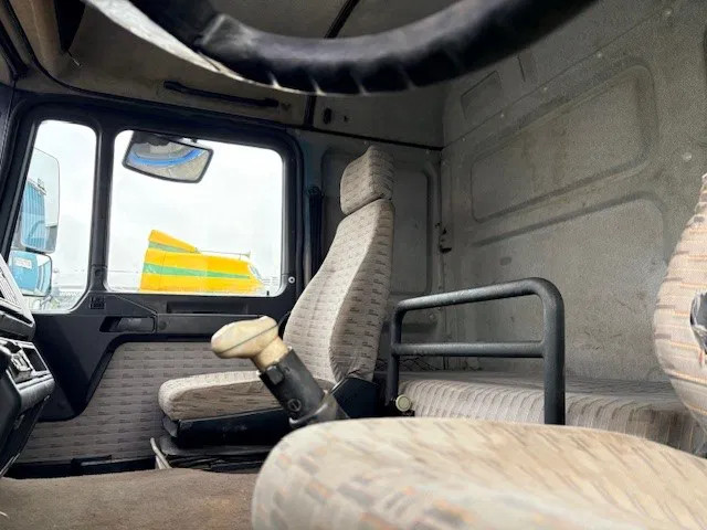 MAN 26.403 DFS 6x4 TRACTOR UNIT (EURO 2 / MANUAL GEARBOX / REDUCTION AXLES / HYDRAULIC KIT / SLIDING FIFTH WHEEL / AIRCONDITIONING) 11