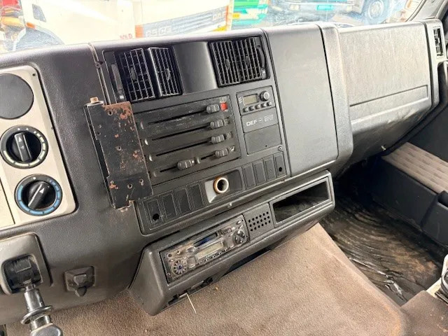 MAN 26.403 DFS 6x4 TRACTOR UNIT (EURO 2 / MANUAL GEARBOX / REDUCTION AXLES / HYDRAULIC KIT / SLIDING FIFTH WHEEL / AIRCONDITIONING) 12