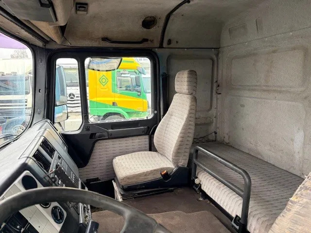 MAN 26.403 DFS 6x4 TRACTOR UNIT (EURO 2 / MANUAL GEARBOX / REDUCTION AXLES / HYDRAULIC KIT / SLIDING FIFTH WHEEL / AIRCONDITIONING) 13